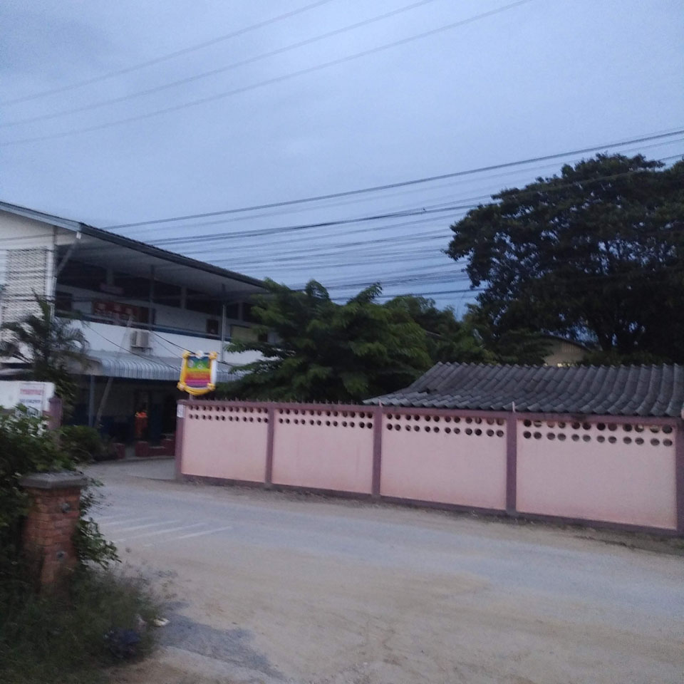 Wat Tha Ton Kaow School