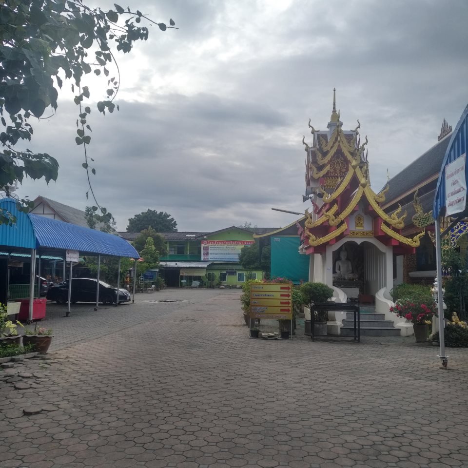 Areya Suksa Wat Dappi school
