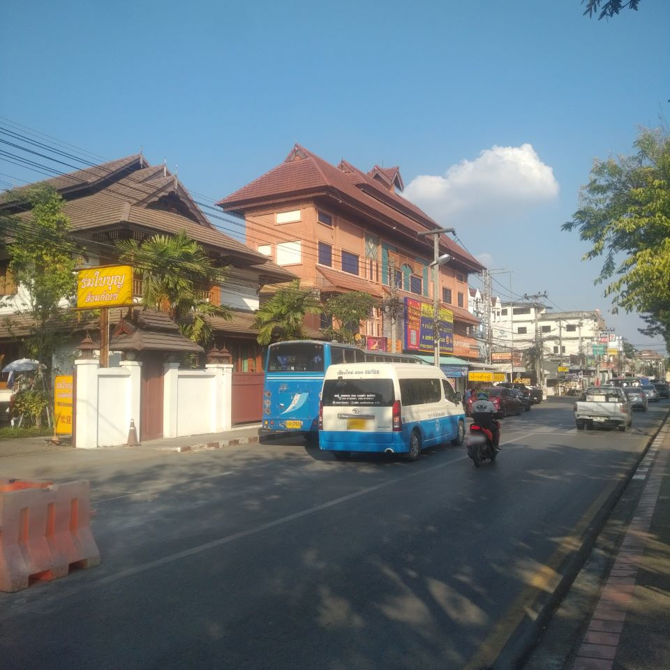 Bus Chiangmai [ Hot - Jomthong - Doi Tao ]