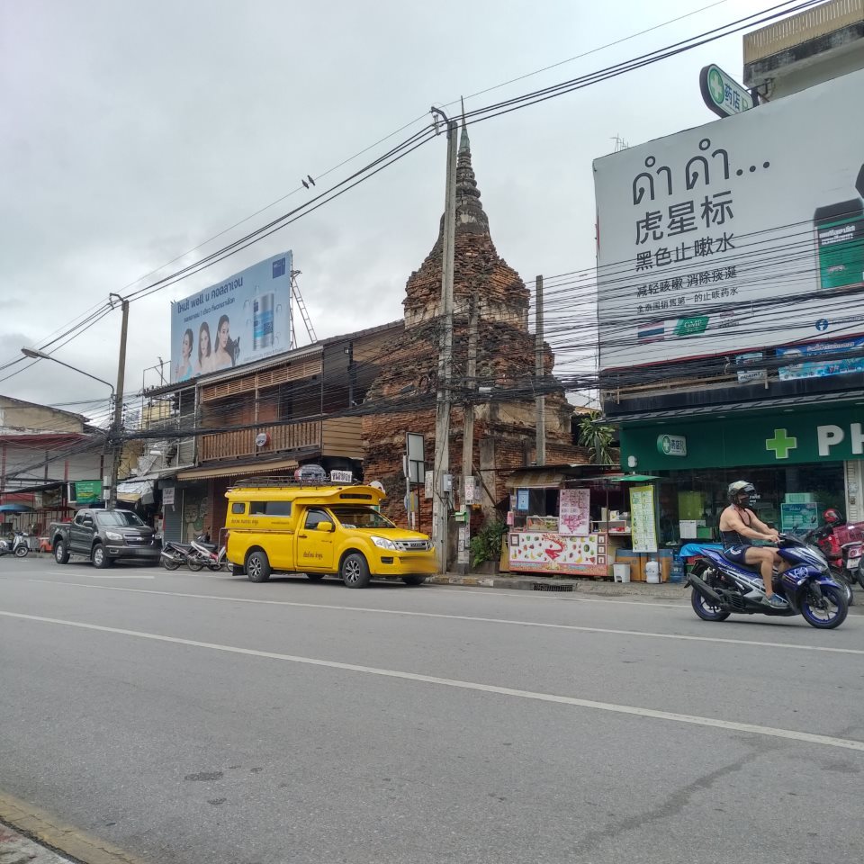 Minibus Chiangmai-Nongtong  [@Chiangmai gate]