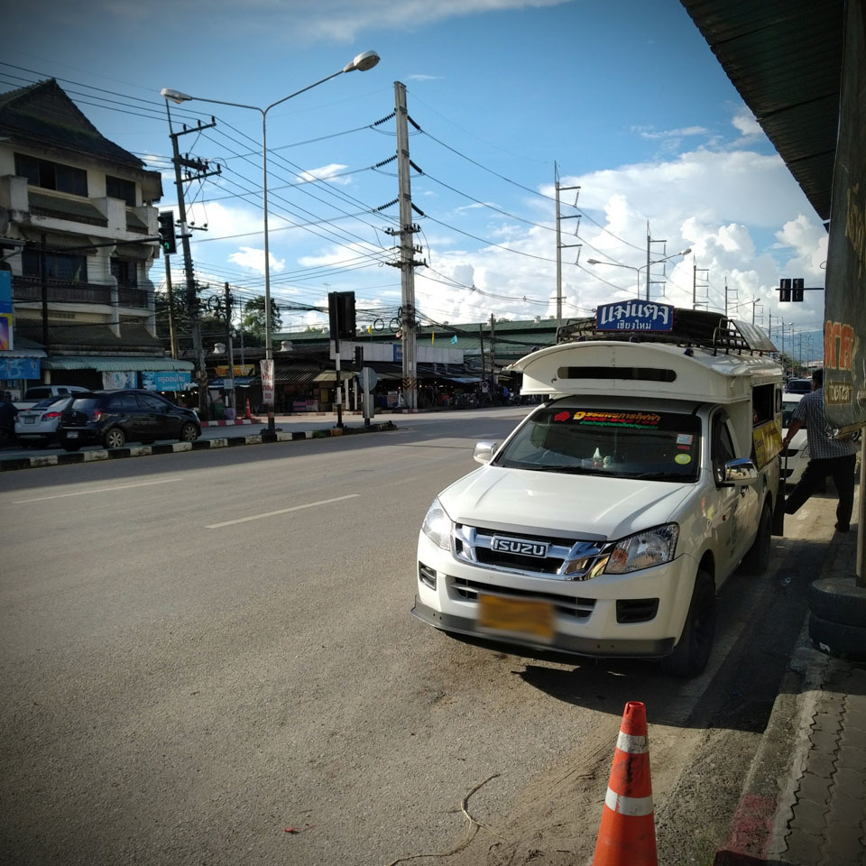 mini bus Chiangmai [  Mea Thang -Waroros market  ] (2587)
