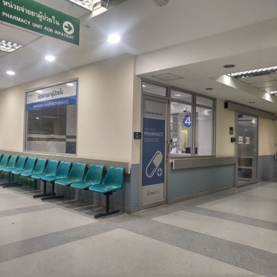 Dispensing room for inpatients (Suan Dok Hospital)