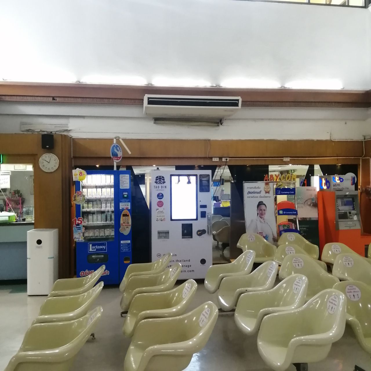 Taobin  beverage vending machine (inside Theppanya Hospital)