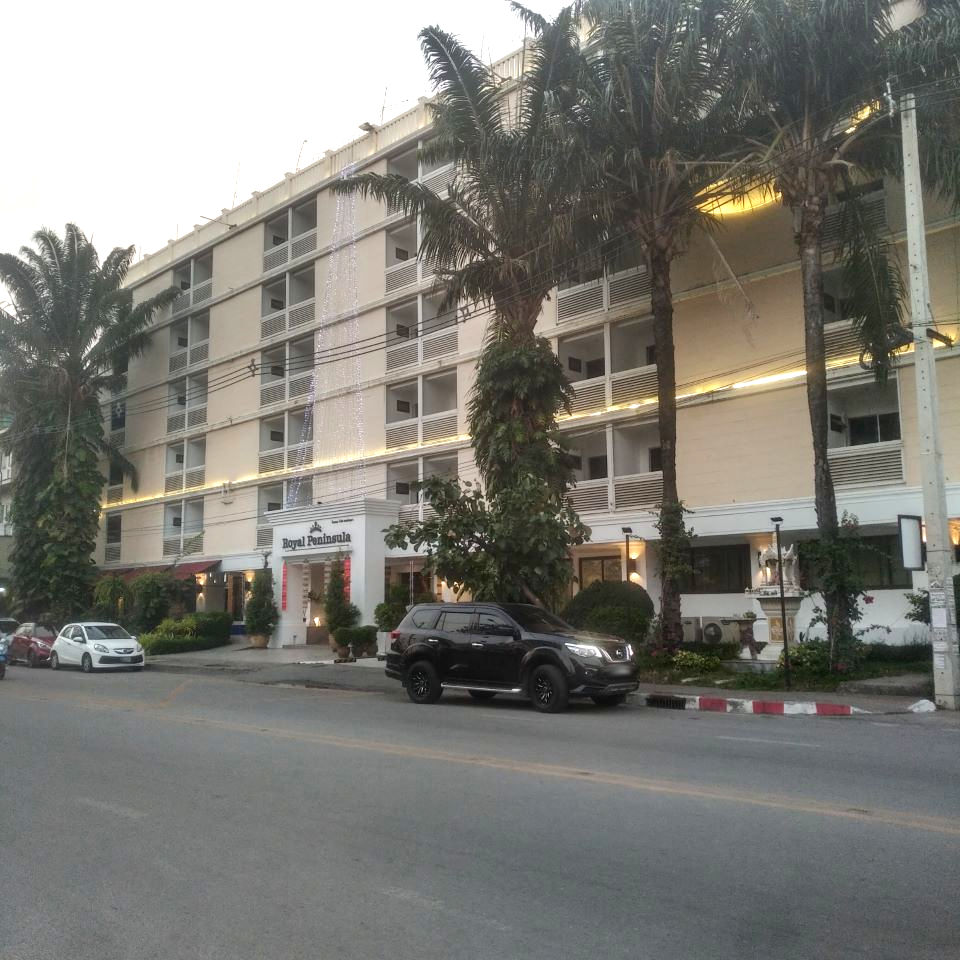 โรงแรม โรยัล เพนนินซูล่า