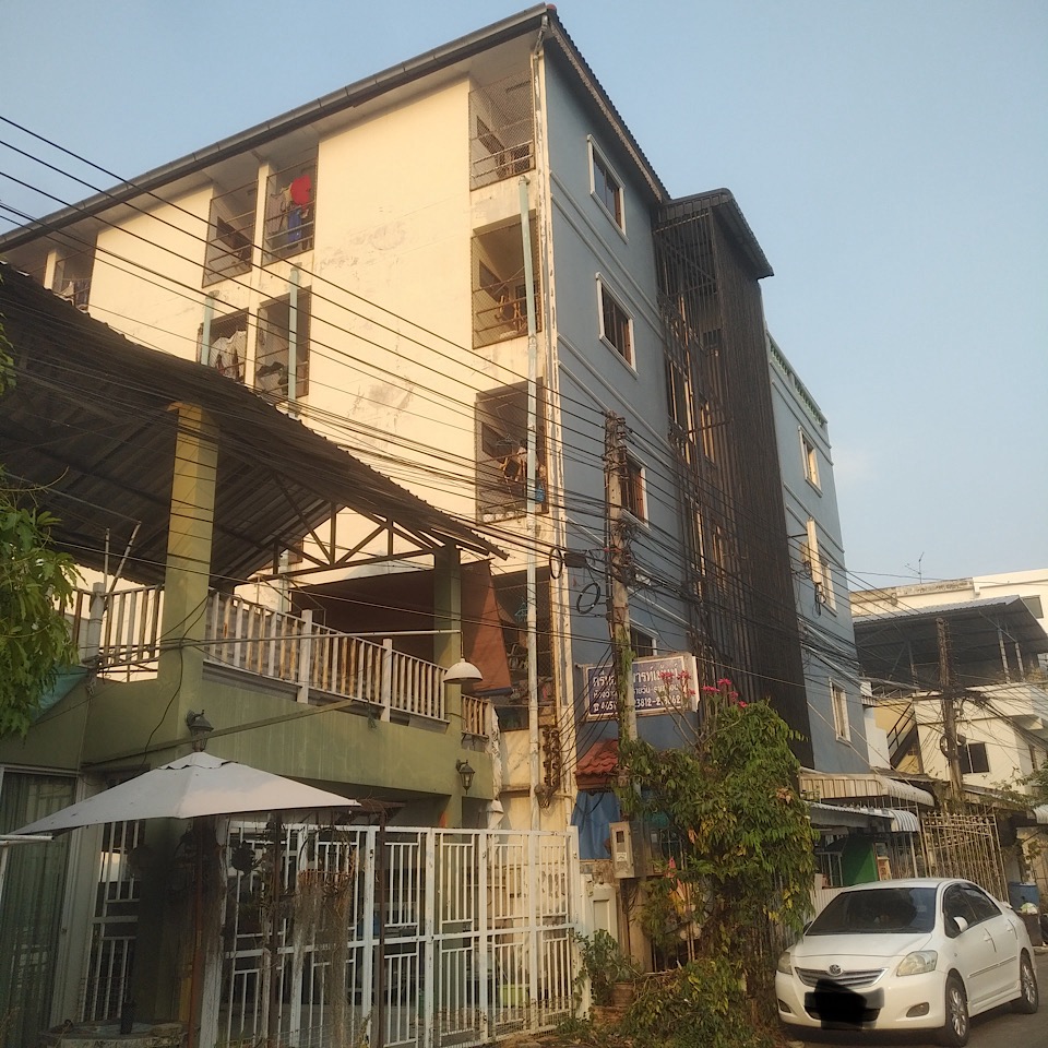 See Thong Apartment