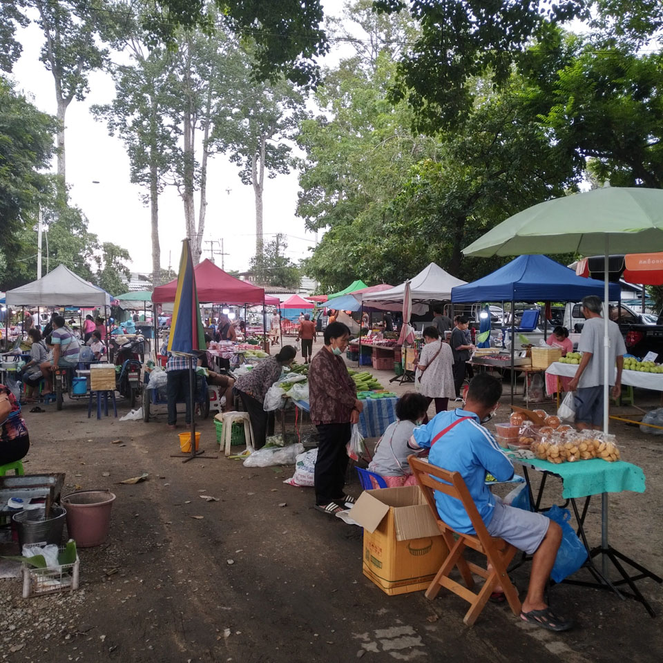 Na Wat Krong Sai Flea Market