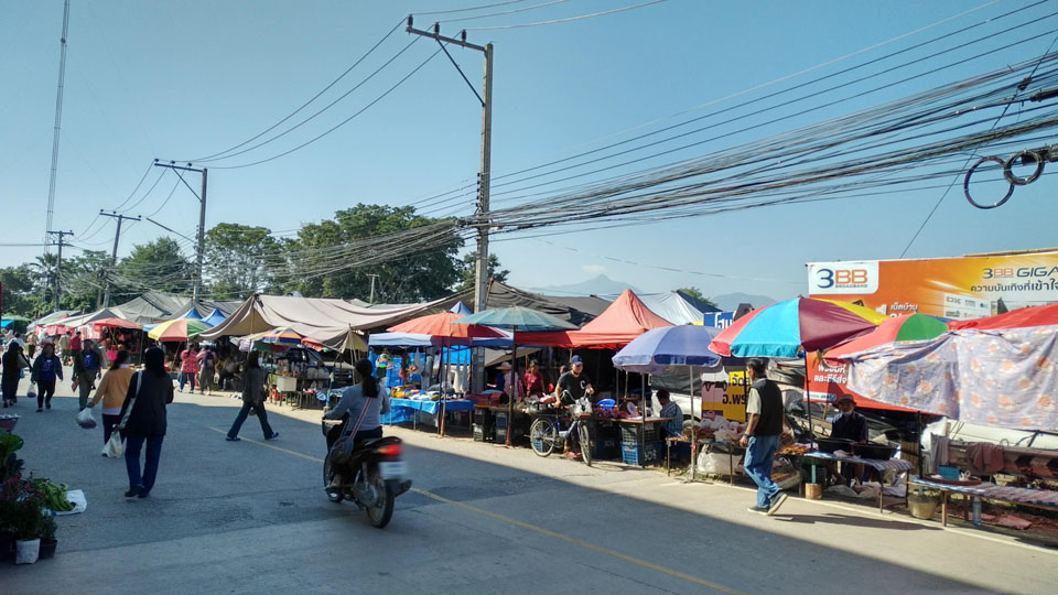 Phrao Monday Morning Market