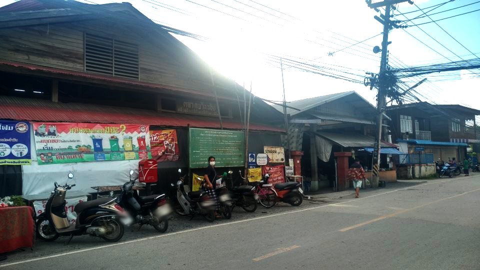 Baan Noi Market