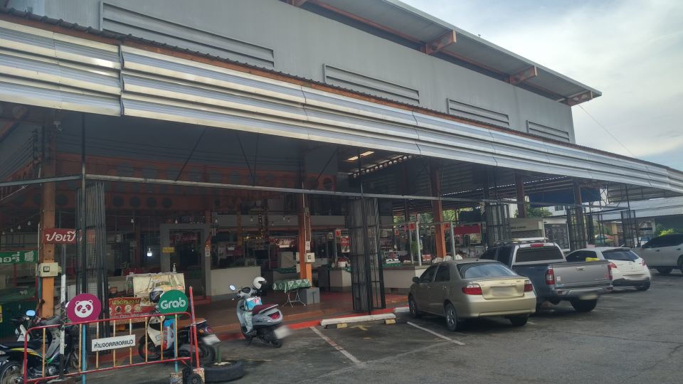 Kad Mai Sansai Market Food court