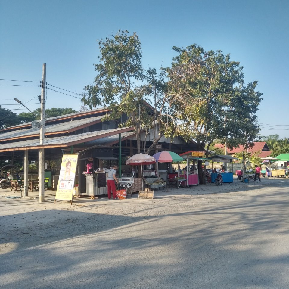 San Khao Kab Klang Market