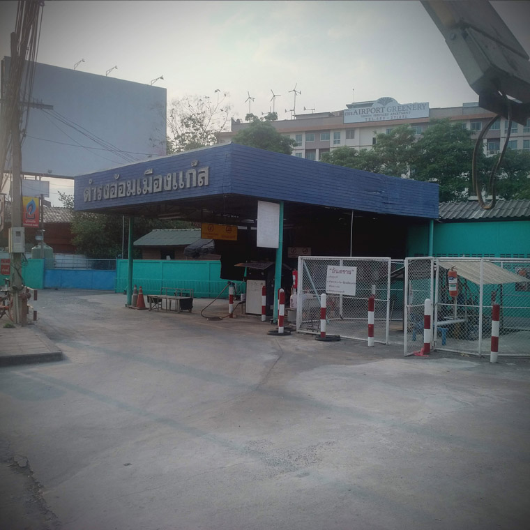 Dumrong Aomung Gas Station