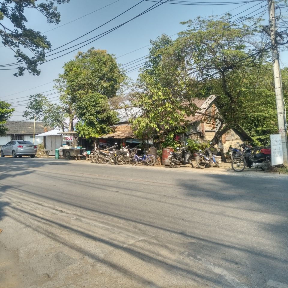 motorcycle repair shop [Pak Kroong Saraphi]