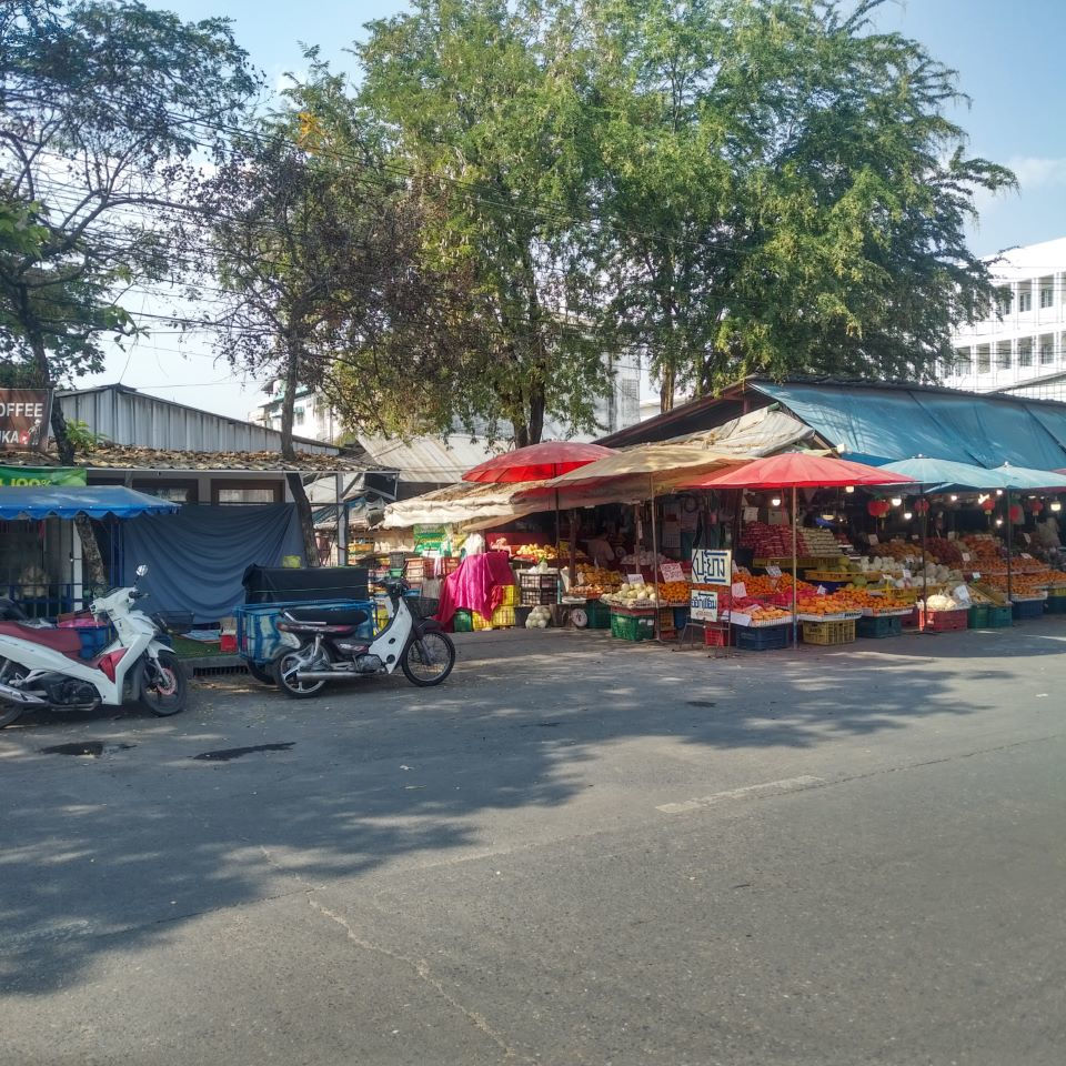 motorcycle repair shop [Muang Mai market]