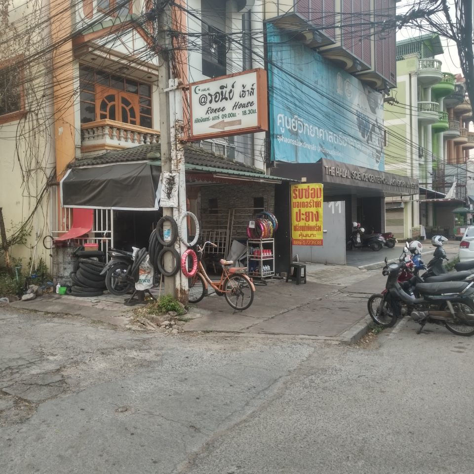 motorcycle repair shop Chang Doen [ฺCharoenpathet]
