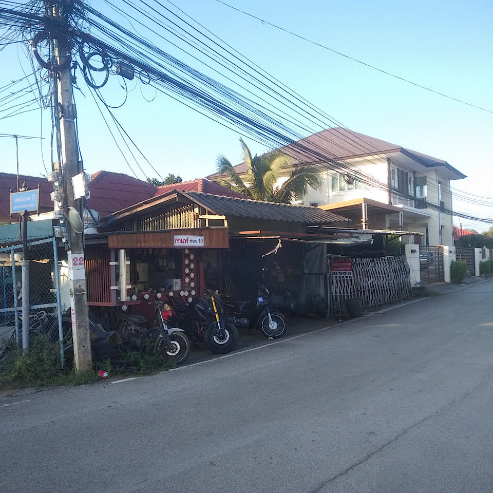 Motocycle Repair Shop [Mae Yoi Tai]