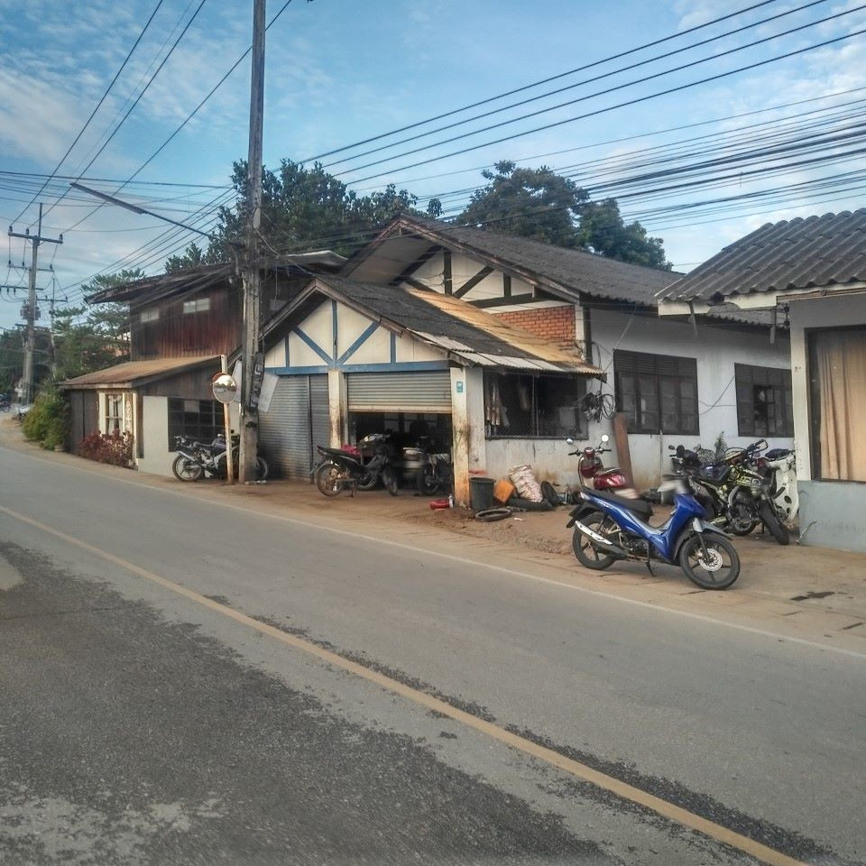 motorcycle repair shop [Chang Kleng]