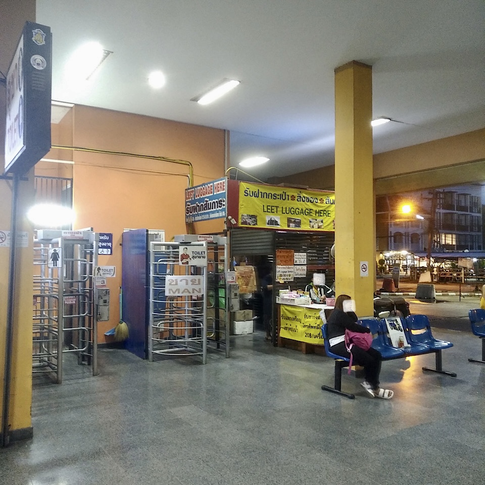 Luggage storage, baggage storage, mobile phone charging (Arcade Bus Station 3)