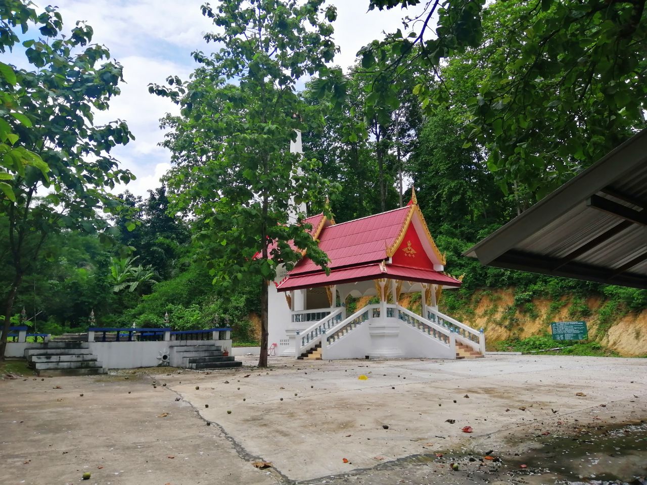 Baan Ton Ngun Cemetery