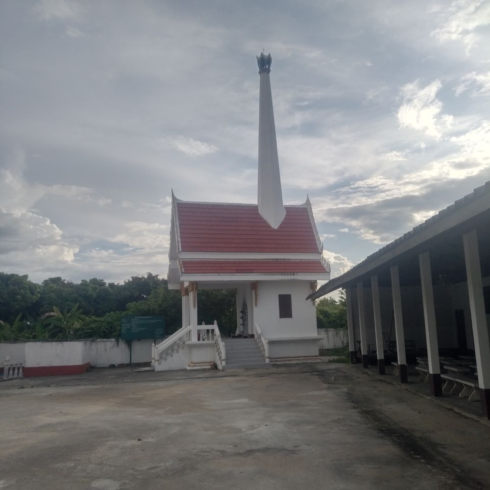 Baan Wua Lai Cemetery