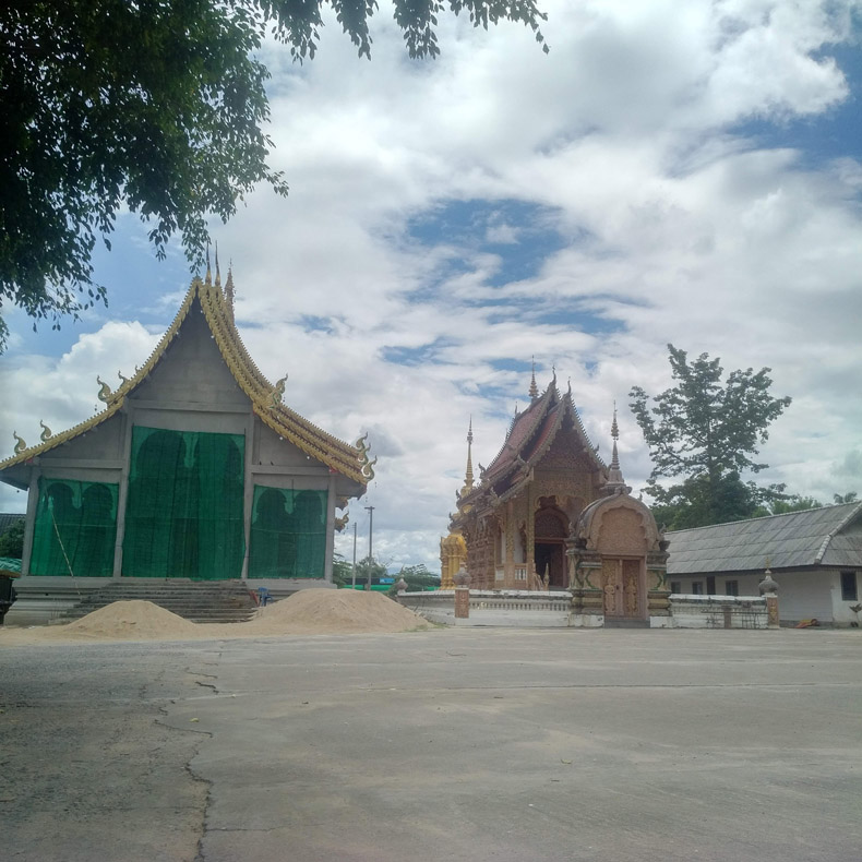 Wat Sripadit (Paka)