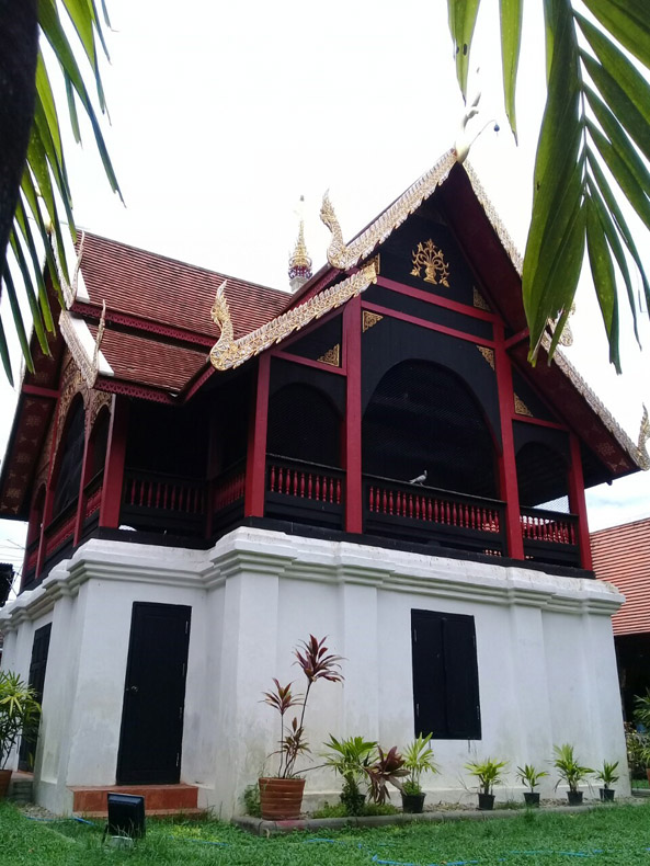 Wat Phuk Tam